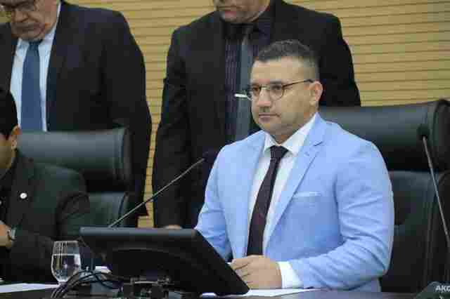 Deputado Ribeiro reforça saúde da capital destinando emenda para aquisição de ambulância