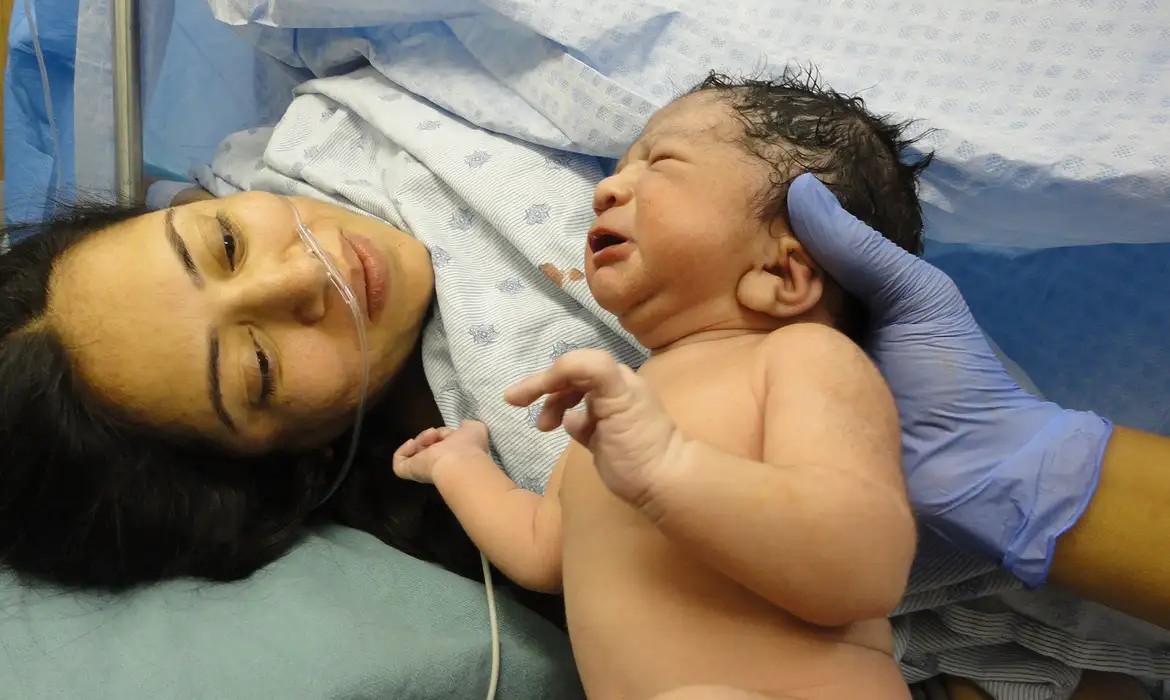 Conselho Federal de Enfermagem define normas para parto domiciliar
