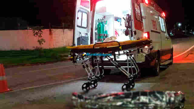 Homem morre atropelado próximo a viaduto na capital e motorista foge