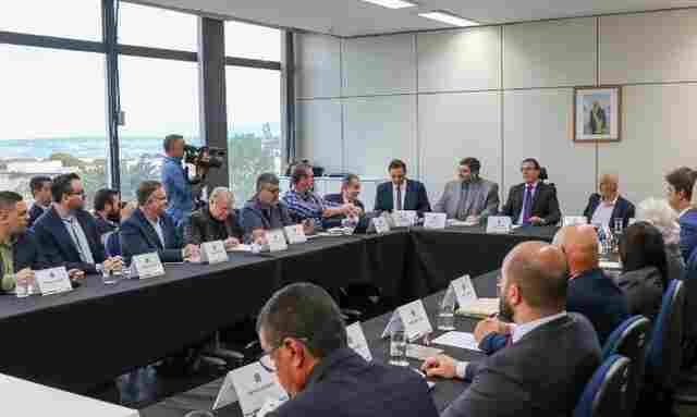 Governo adia por 3 meses portaria sobre trabalho aos feriados
