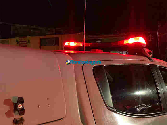 Adolescente flagra suposta traição e acaba espancada pelo marido e a prima dele