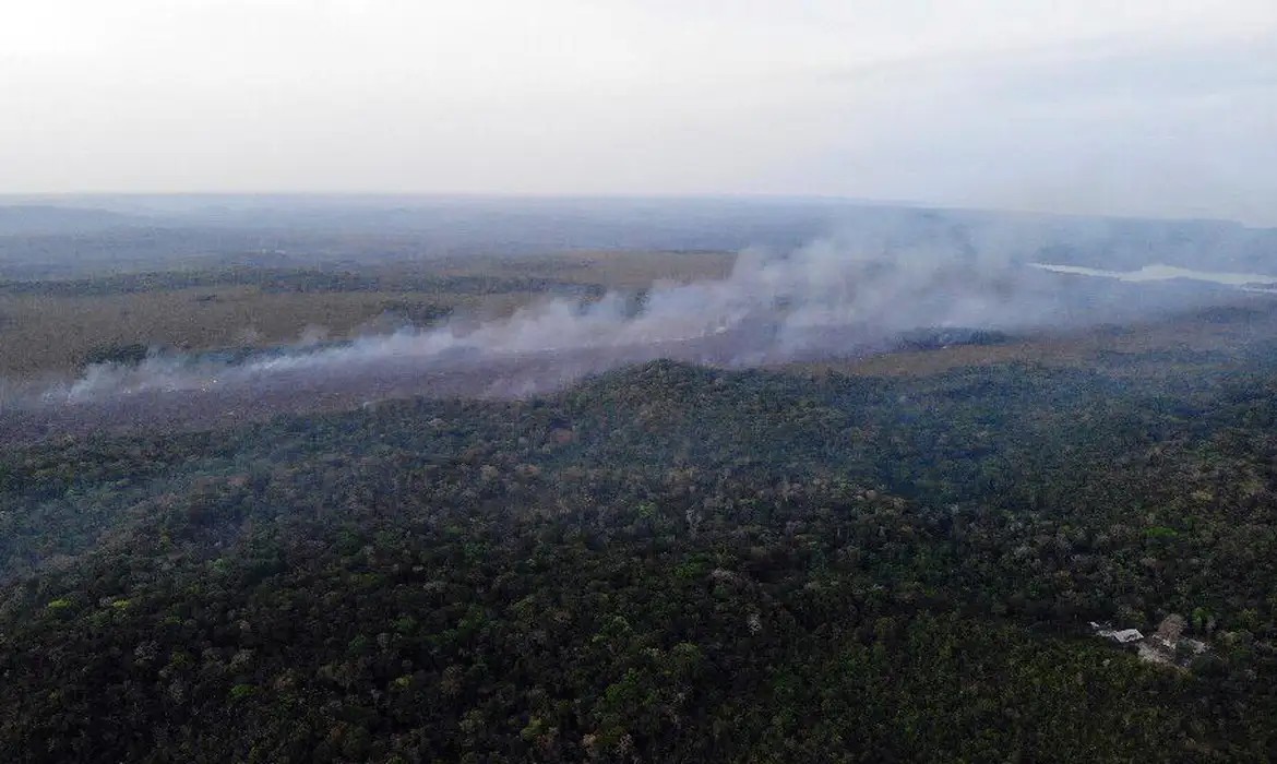 Calendário define áreas em emergência ambiental por incêndios no país; alerta em Rondônia é entre maio e dezembro