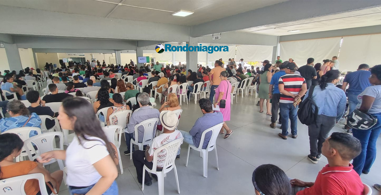 Centenas de pessoas lotam área do TRE de Rondônia para regularizar títulos e outras pendências