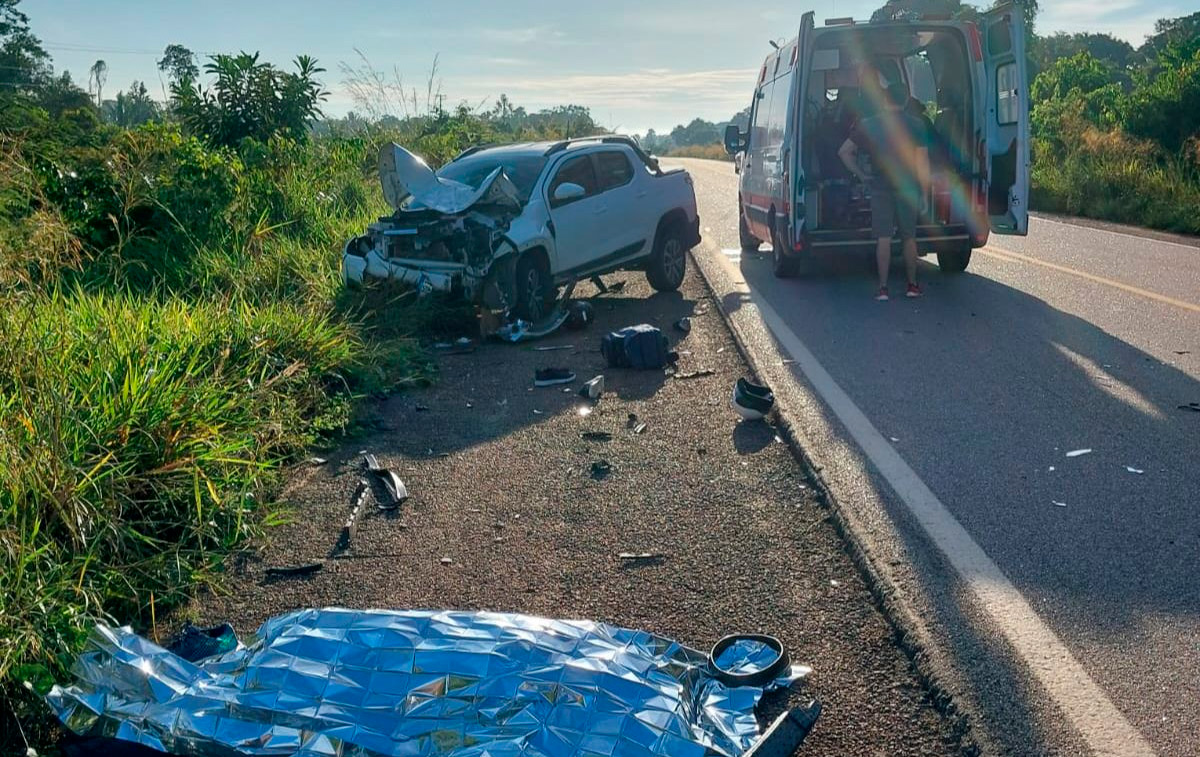 Ocupantes de moto morrem em colisão frontal com carro de passeio, na BR-364, em Porto Velho