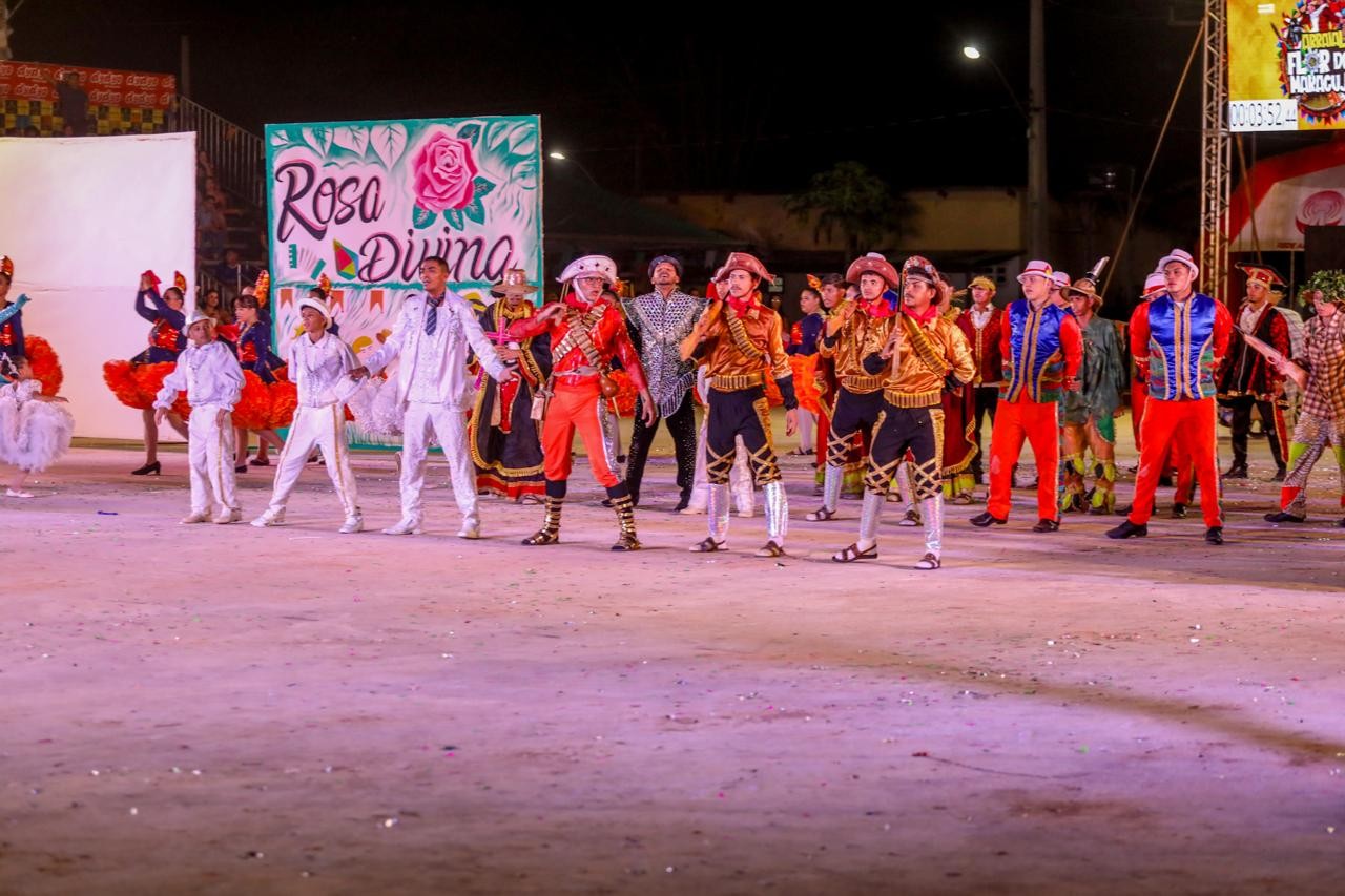 Variedade de cores, brilho e muita dança marcam terceira noite do Flor do Maracujá
