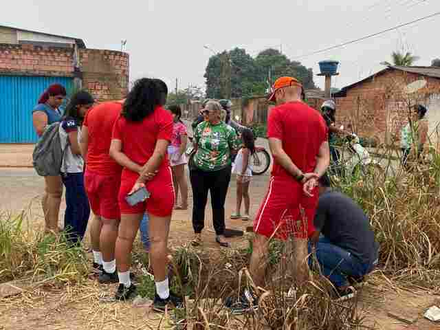 Vereadora Márcia Socorristas Animais conquista instalação de tampa de bueiro na zona leste de Porto Velho após resgate de cachorro