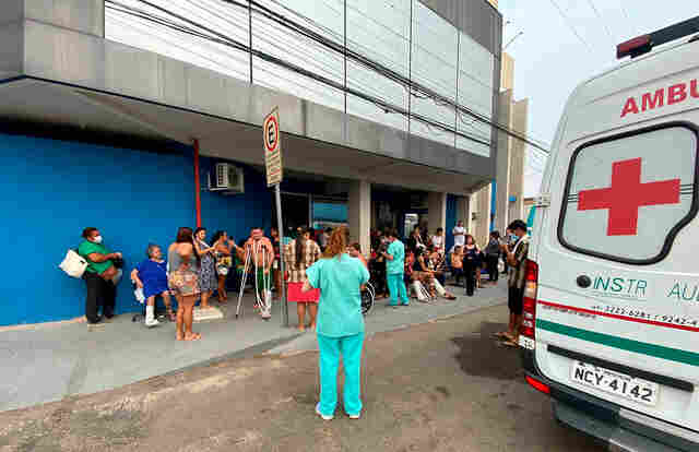 Funcionários e pacientes são retirados às pressas de hospital após princípio de incêndio