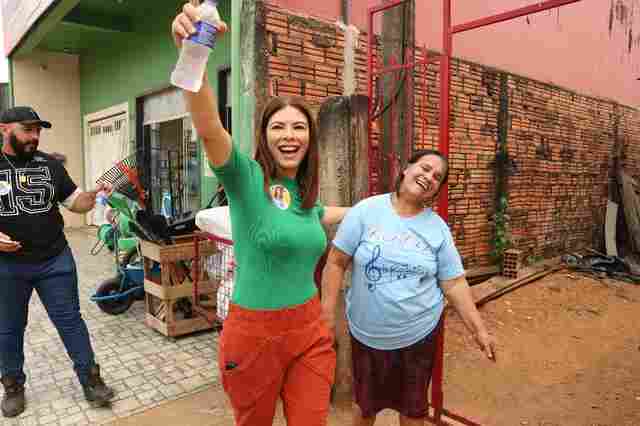 Caminhada nas avenidas Mamoré e Guaporé confirma forte adesão da candidatura de Euma Tourinho