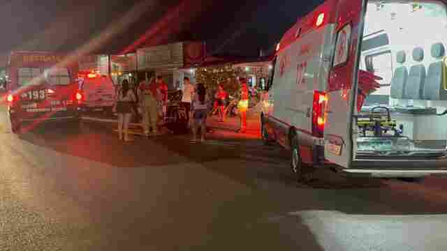 Motorista de carro dá seta para um lado, segue para outro e motociclista se dá mal