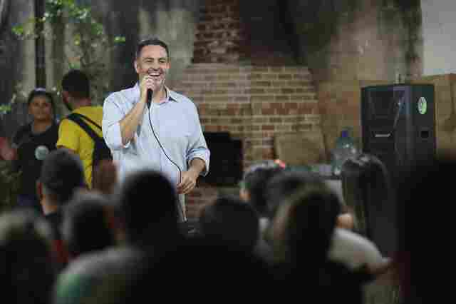 Léo Moraes promete acabar com ponto eletrônico para servidores da educação