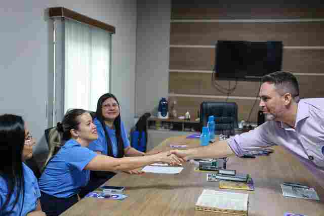 Léo Moraes tem reunião com Banco do Povo e quer garantir mais crédito para micro e pequenas empresas