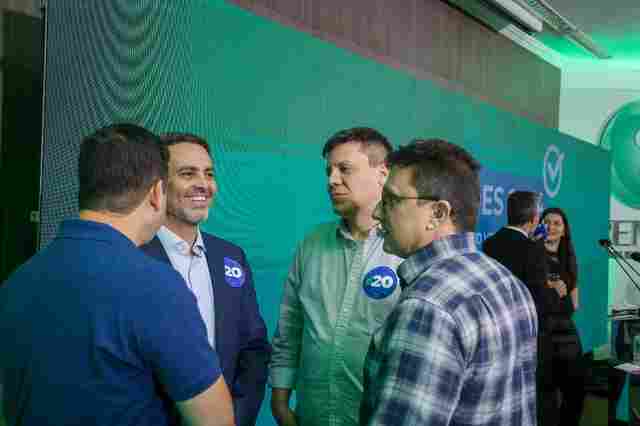 Sem baixar nível, Léo Moraes debate melhores propostas para Porto Velho