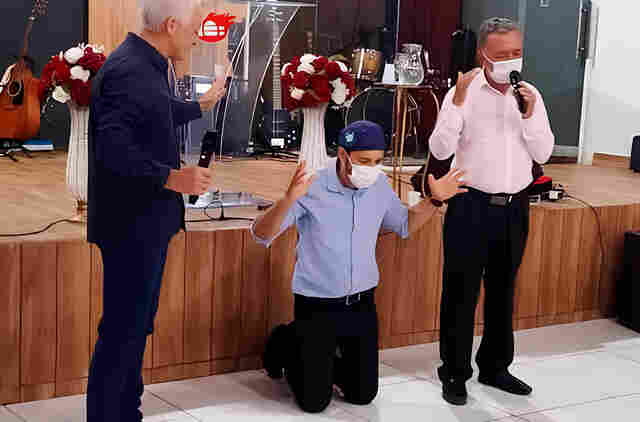 Vídeo: após defender denunciados por corrupção e trair governador, igreja afasta Fernando Máximo para evitar constrangimento