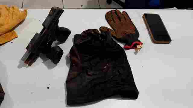 Apenado monitorado é espancado e preso após roubar loja de celulares