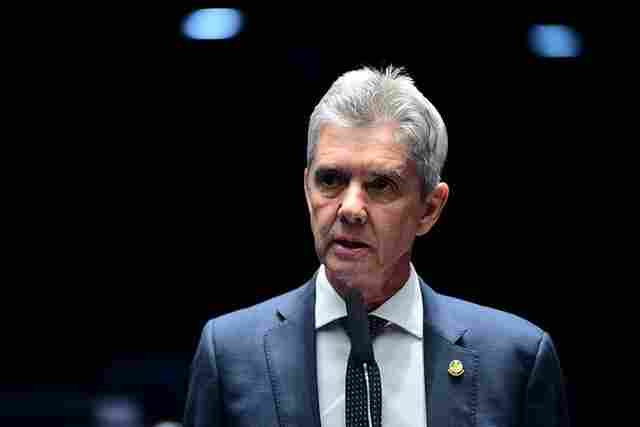 Senador Jaime Bagattoli assina apoio à PEC para impedir ministros do STF de ocuparem cadeiras no TSE