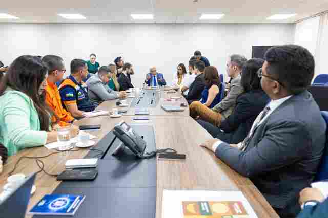 Candidatos firmam acordo para eliminar uso de fogos de artifício sonoros na reta final da eleição