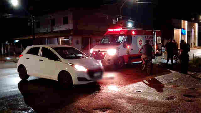 Motorista do HB20 invade preferencial e atinge cicilista