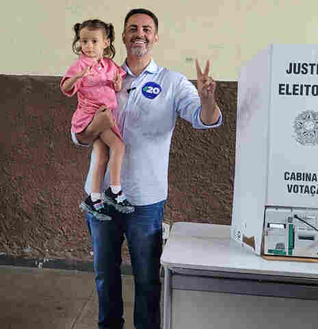 Vídeo: Léo Moraes vota e diz estar preparado para inovar em Porto Velho