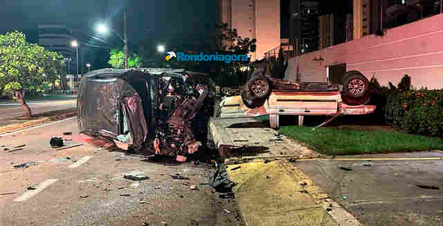 Motorista passa mal no volante e causa grave acidente com carros capotados e feridos