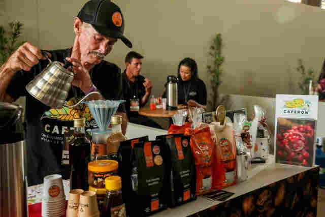 Realização da 1ª feira sobre café, entrega de mudas e premiação potencializam a cafeicultura de Rondônia