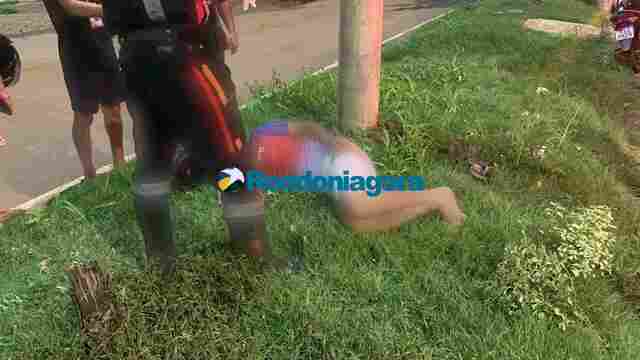 Motoclista colide contra poste na Avenida Rio de Janeiro, na capital