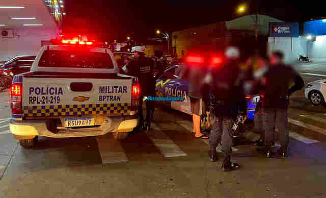 Jovem é presa por dirigir embriagada e pai também é levado à delegacia por dar veículo a ela