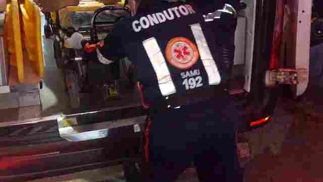 Apenado é atacado a tiros atrás de supermercado na zona leste