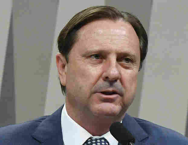 Justiça julga improcedente ação de improbidade por ato de campanha eleitoral contra o ex-senador Acir Gurgacz.