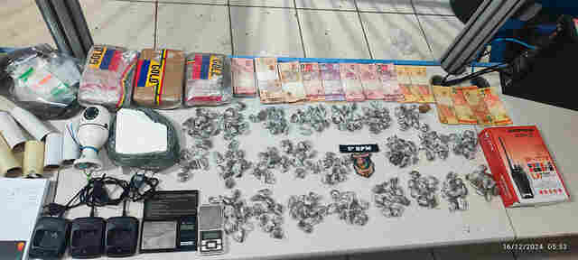 Polícia apreende drogas e dinheiro em apartamento no Orgulho do Madeira