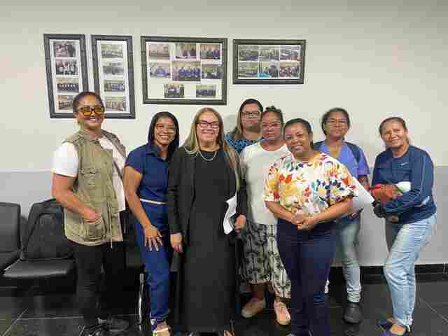 Vereadora ressalta luta do Sindeprof na aprovação do projeto que beneficiou técnicos e auxiliares de odontologia