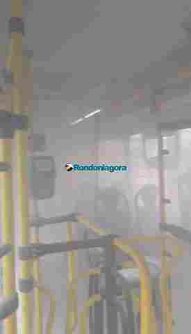 Criminosos ateiam fogo em ônibus de transporte coletivo no Orgulho do Madeira