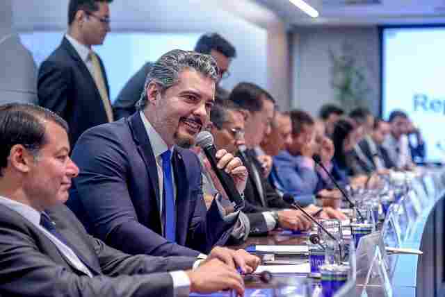 Thiago Flores apresenta projeto para ampliar ensino de educação financeira nas escolas