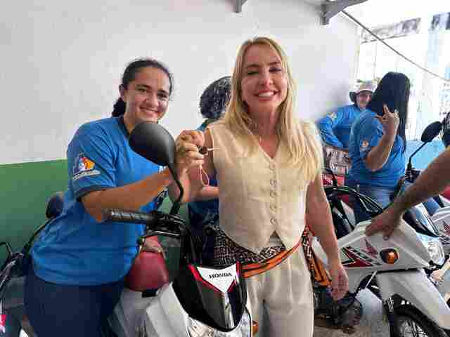 Ieda Chaves faz entrega de emendas parlamentares durante agenda em Vale do Anari