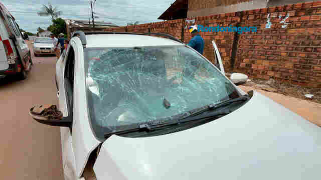 Crianças e condutor de moto por aplicativo ficam gravemente feridos em acidente na capital