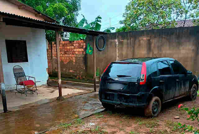 Delegacia de Furtos e Roubos de Veículos localiza esconderijo de criminosos e recupera carro