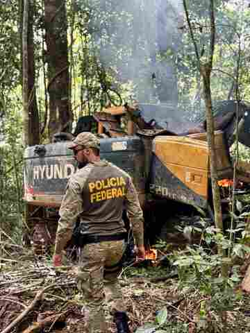 PF e Ibama destroem máquinas e estruturas usadas em garimpo ilegal de ouro e diamante