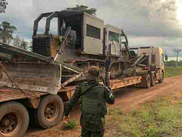 Operação de combate a crimes ambientais já realizou várias prisões e apreensão de tratores e caminhões