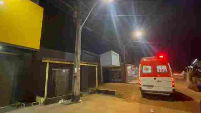 Homem tenta fazer ligação clandestina, sofre choque e cai de poste na zona leste na capital