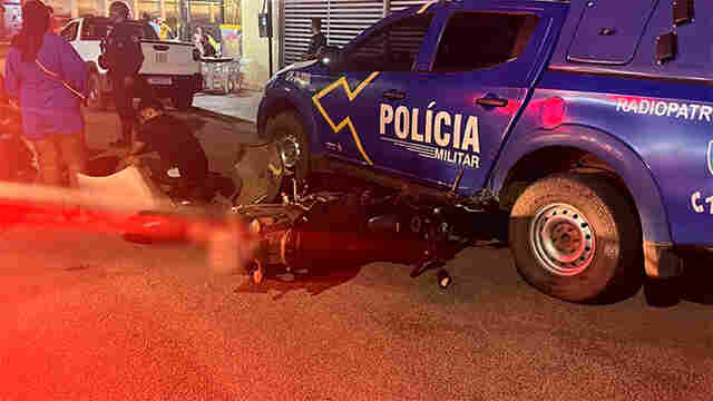 Motociclista sofre grave acidente e quebra perna no centro de Porto Velho
