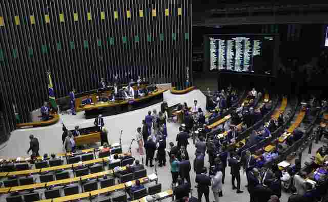 Câmara pede ao STF adiamento de decisão que pode afastar Lebrão e outros 6 deputados