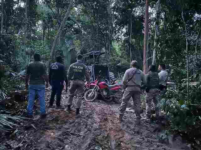 Operação da PF, Ibama e Funai em terra indígena apreende trator e 7 motos