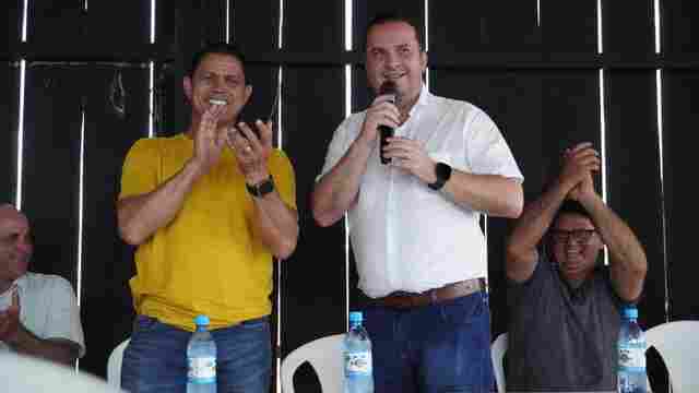 Dr. Luís do Hospital entrega equipamentos agrícolas para produtores de Mirante da Serra