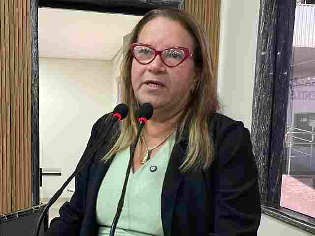 Vereadora Ellis Regina ressalta vitória dos servidores da educação