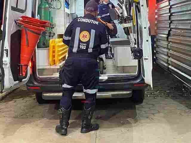 Jovem é vítima de tentativa de homicídio a facada na zona leste