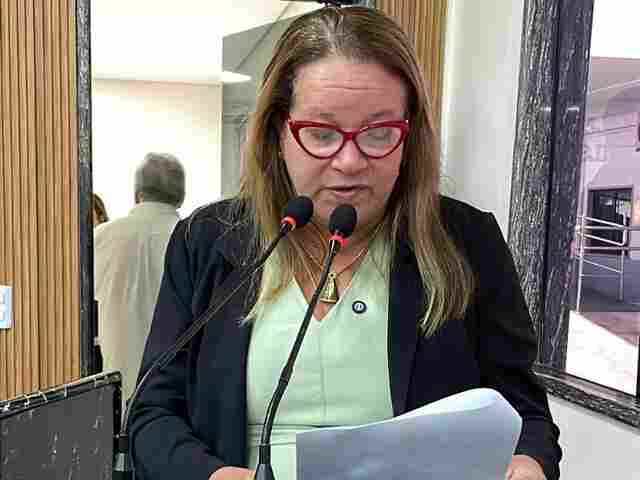 Vereadora Ellis Regina apresenta projeto que garante pagamento da licença-prêmio a servidores atingidos pela cheia