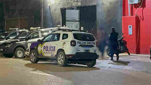 Homem é preso após ameaçar esposa e quebrar móveis em Candeias do Jamari