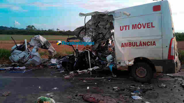 Colisão entre ambulância e carreta: identificadas três das quatro vítimas fatais da tragédia desta sexta-feira na BR-364