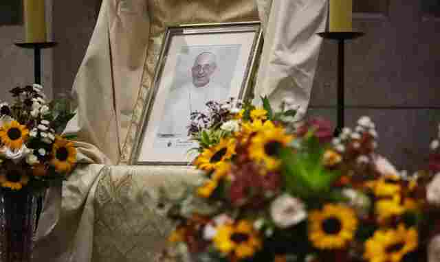 Vaticano confirma morte do papa por AVC e colapso cardiovascular
