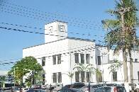 Prefeito de Porto Velho investe em escada exclusiva para evitar contato com a população