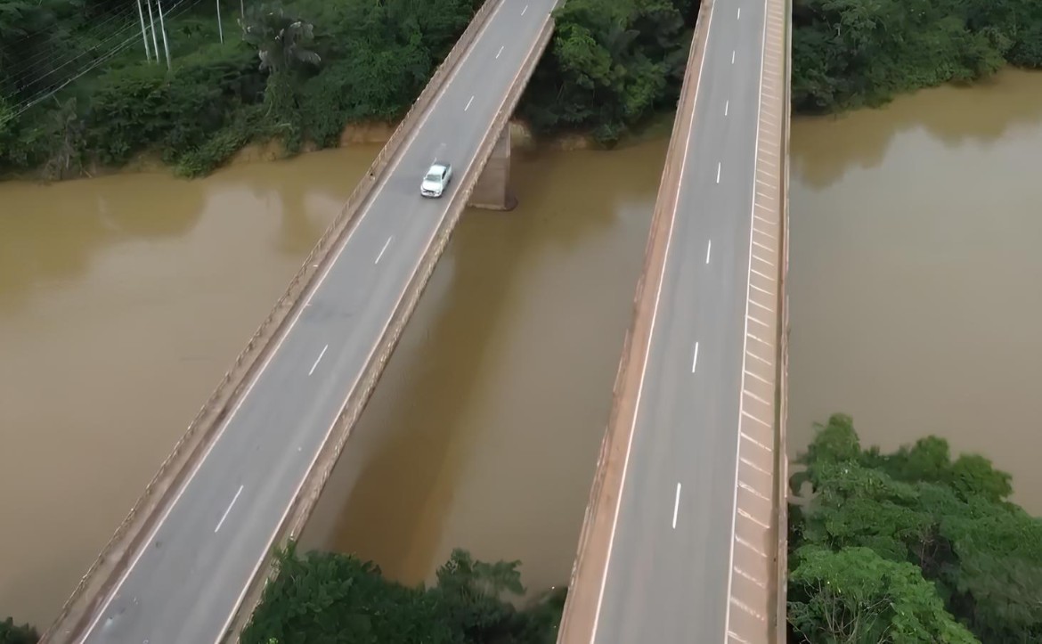 Ponte sobre o rio Candeias, na BR-364, está operando em sistema de “pare e siga”